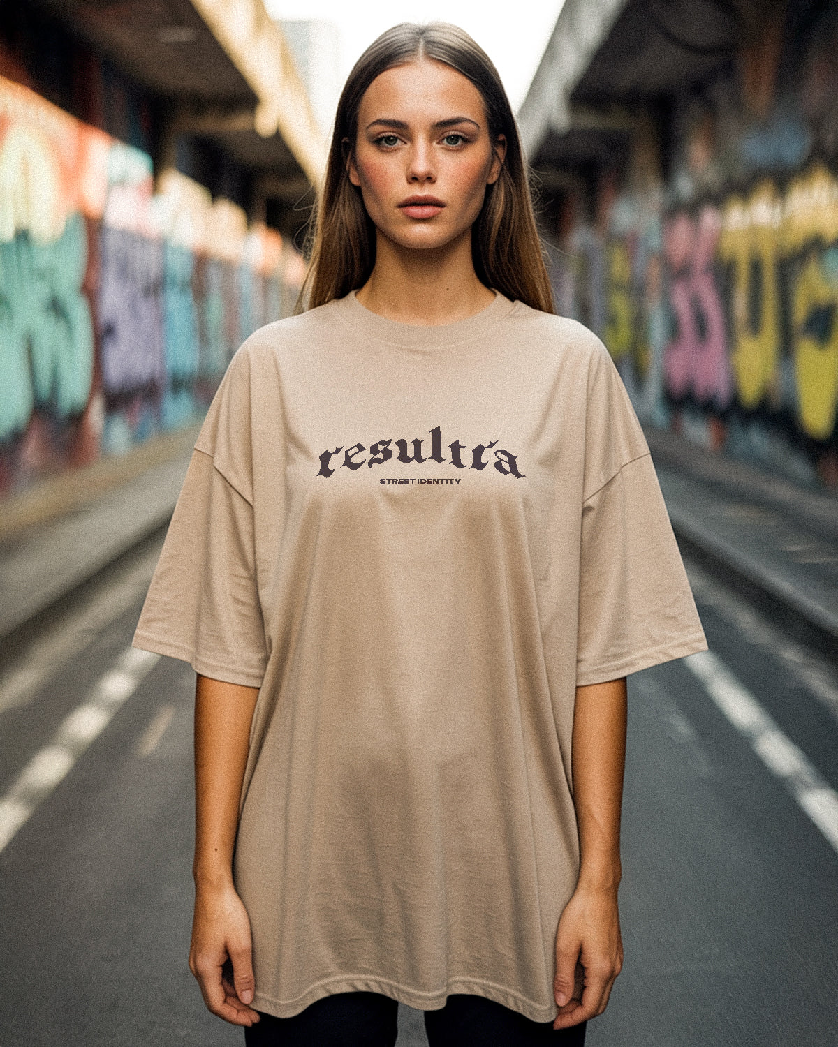 RESULTRA STREET IDENTITY - Oversized T-Shirt