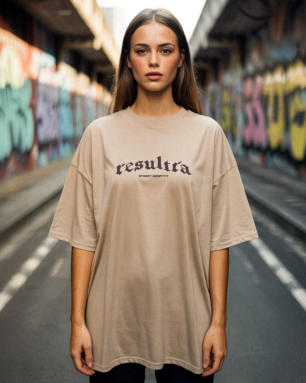 RESULTRA STREET IDENTITY - Oversized T-Shirt